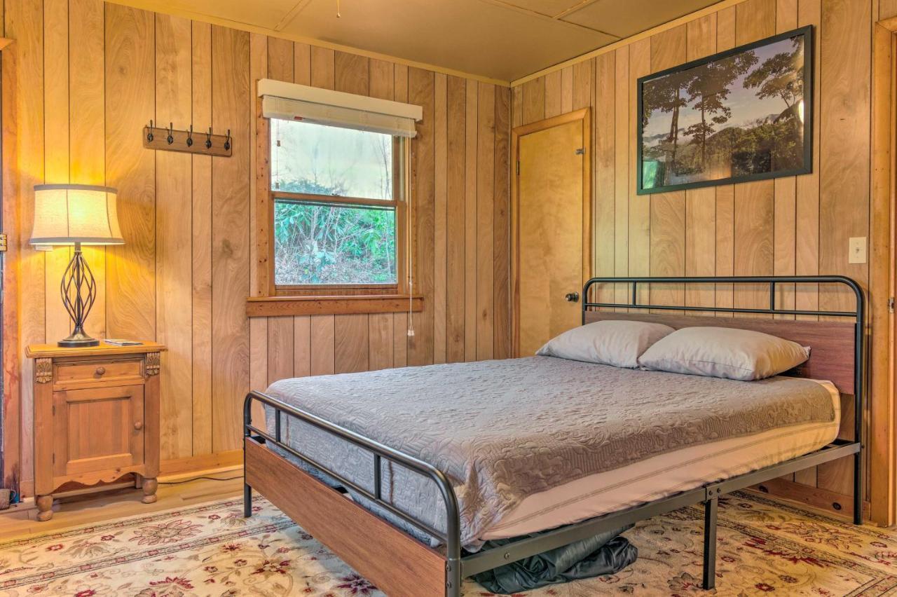 Peaceful Spruce Pine Cabin On 8 Acres With 2 Decks! Екстер'єр фото