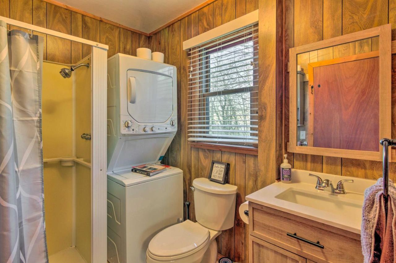 Peaceful Spruce Pine Cabin On 8 Acres With 2 Decks! Екстер'єр фото