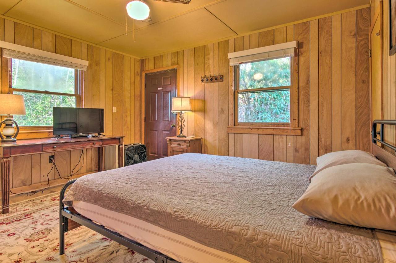 Peaceful Spruce Pine Cabin On 8 Acres With 2 Decks! Екстер'єр фото