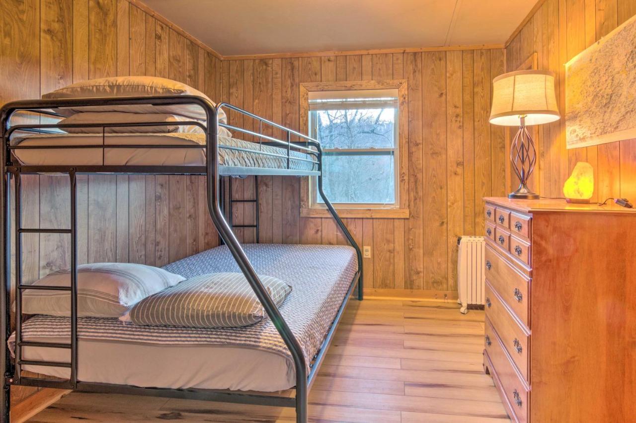 Peaceful Spruce Pine Cabin On 8 Acres With 2 Decks! Екстер'єр фото