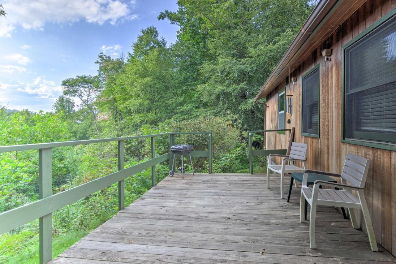Peaceful Spruce Pine Cabin On 8 Acres With 2 Decks! Екстер'єр фото